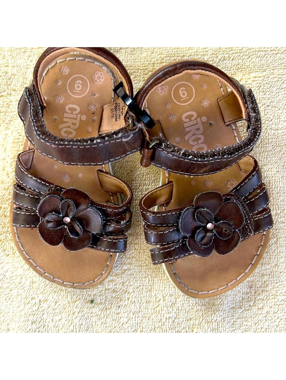 Circo Brown Floral Cutout Strap Sandals Girls Size 6